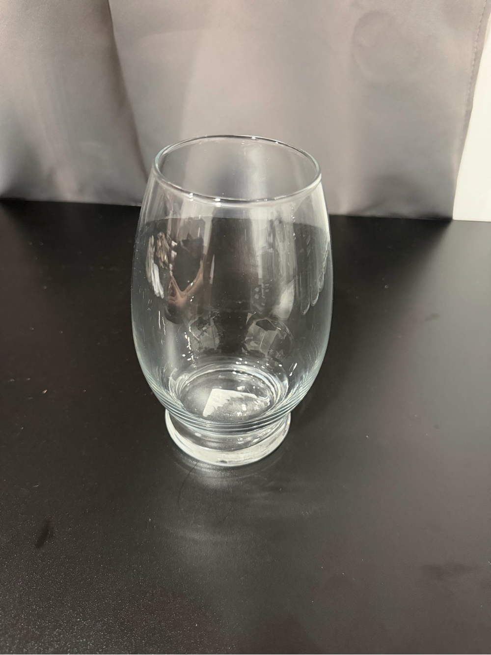 Classic Clear Glass Vase - Elegant Stemless Design